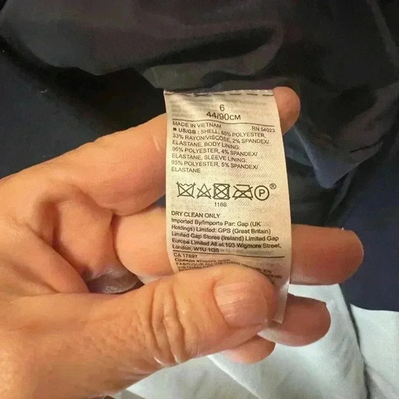 Banana Republic blazer - navy with gold buttons - Picture 5 of 8